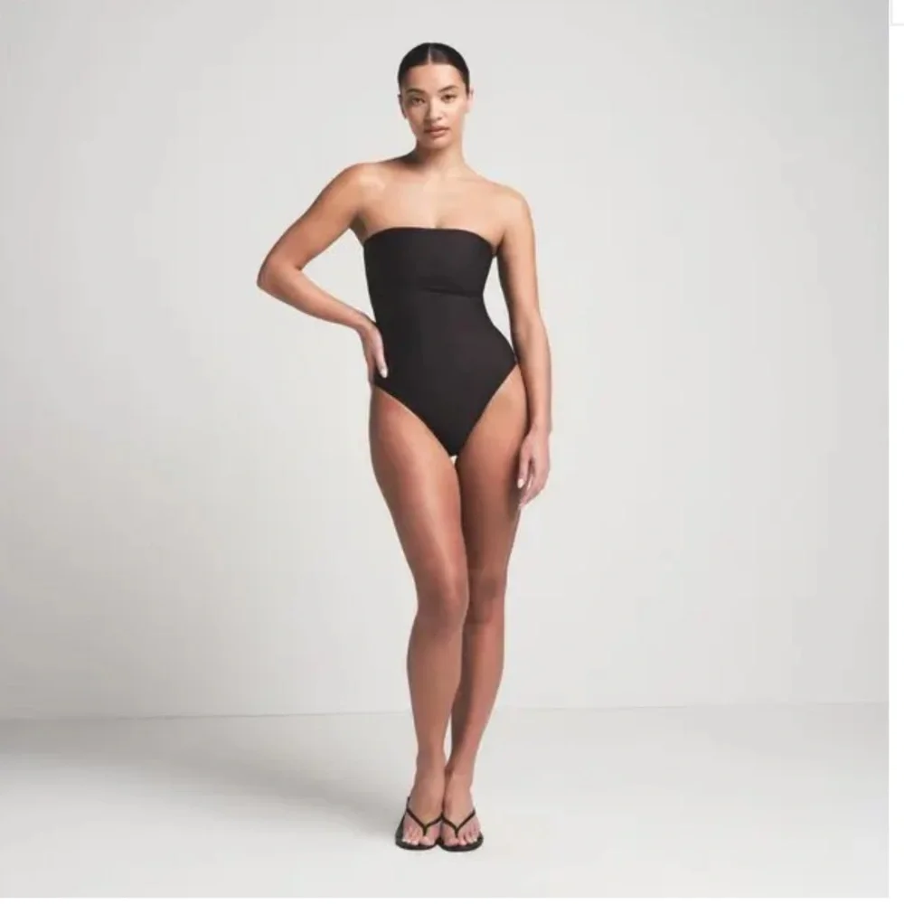 SKIMS Signature Swim Strapless One-Piece - Onyx